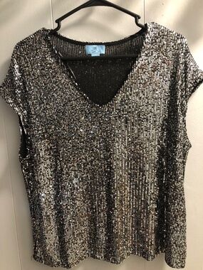 CeCe V Neck Sequins/ Black Blouse Silver Cap Sleeves Slip On Size L
